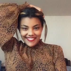 Meet your Posher, Maya